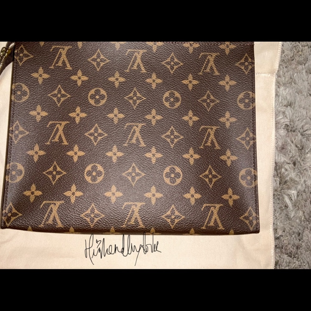 Authentic LOUIS VUITTON TOILETRY 26 monogram canvas.